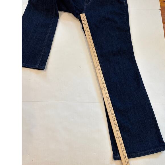 Levis 515 Jeans Womens 12M Blue Bootcut Flap Pockets Stretch Mid Rise Dark Wash - Picture 10 of 11